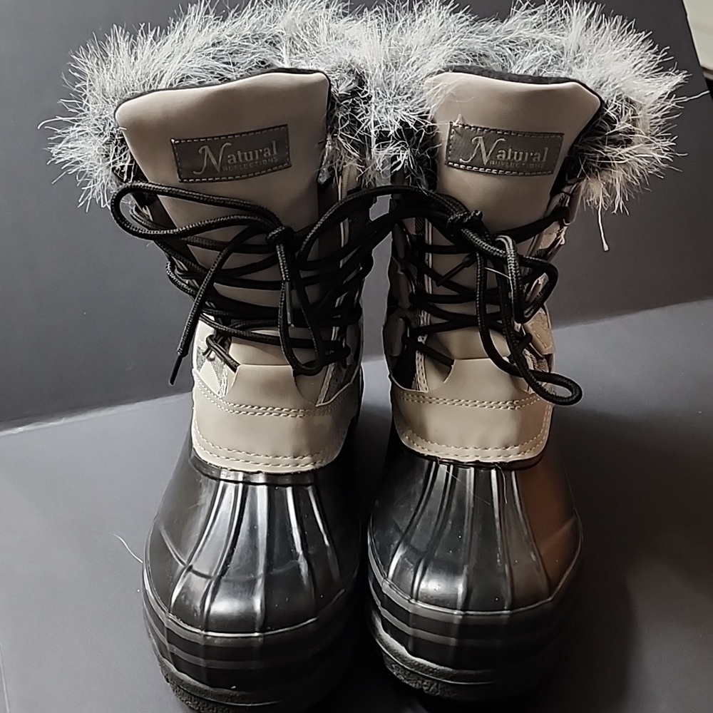 Natural Winter Boots with Faux Fur Trim sz 9